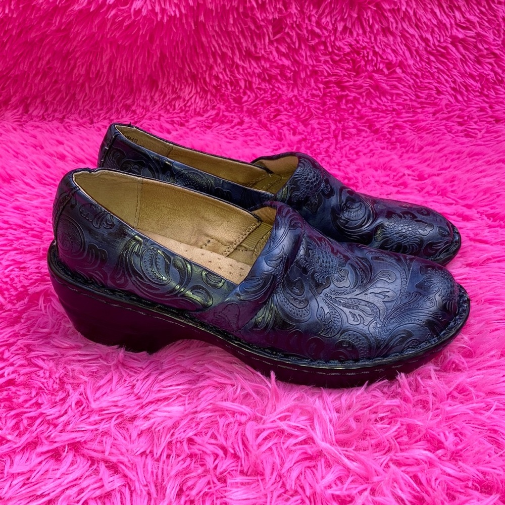 GH Bass Sheena embossed dark blue cushioned clogs size 8